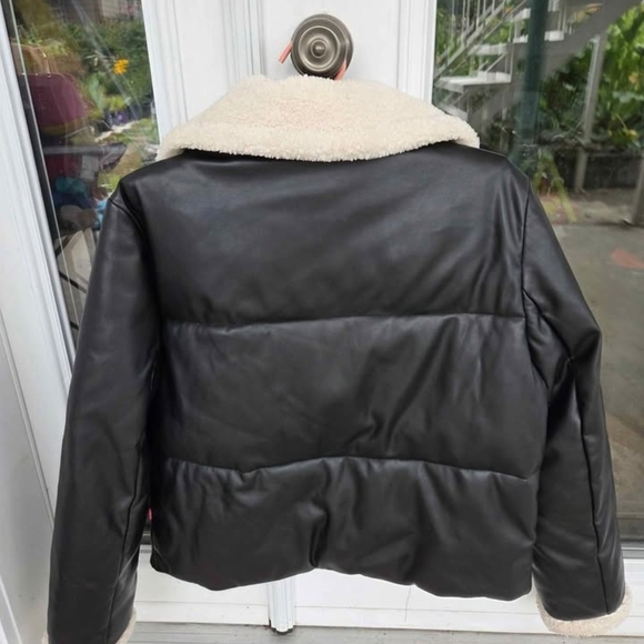 Levi's Women's Black Puffer Jacket with Cream Collar - Picture 3 of 3